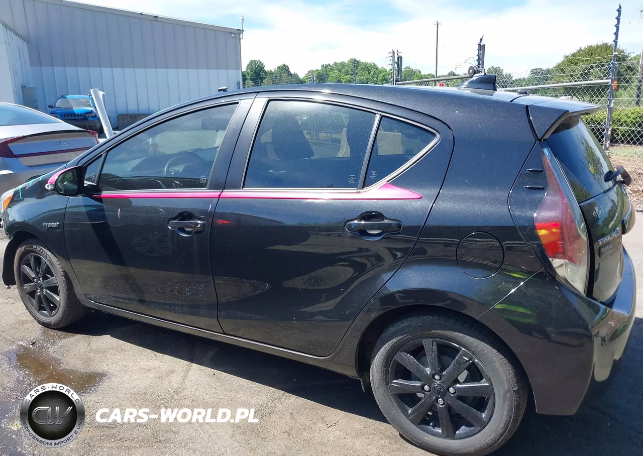 2016 Toyota Prius C Persona Series VIN:JTDKDTB30G1122044 - 15