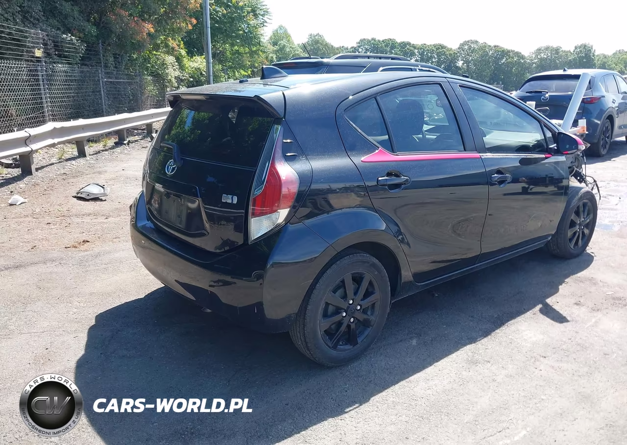 2016 Toyota Prius C Persona Series VIN:JTDKDTB30G1122044 - 4