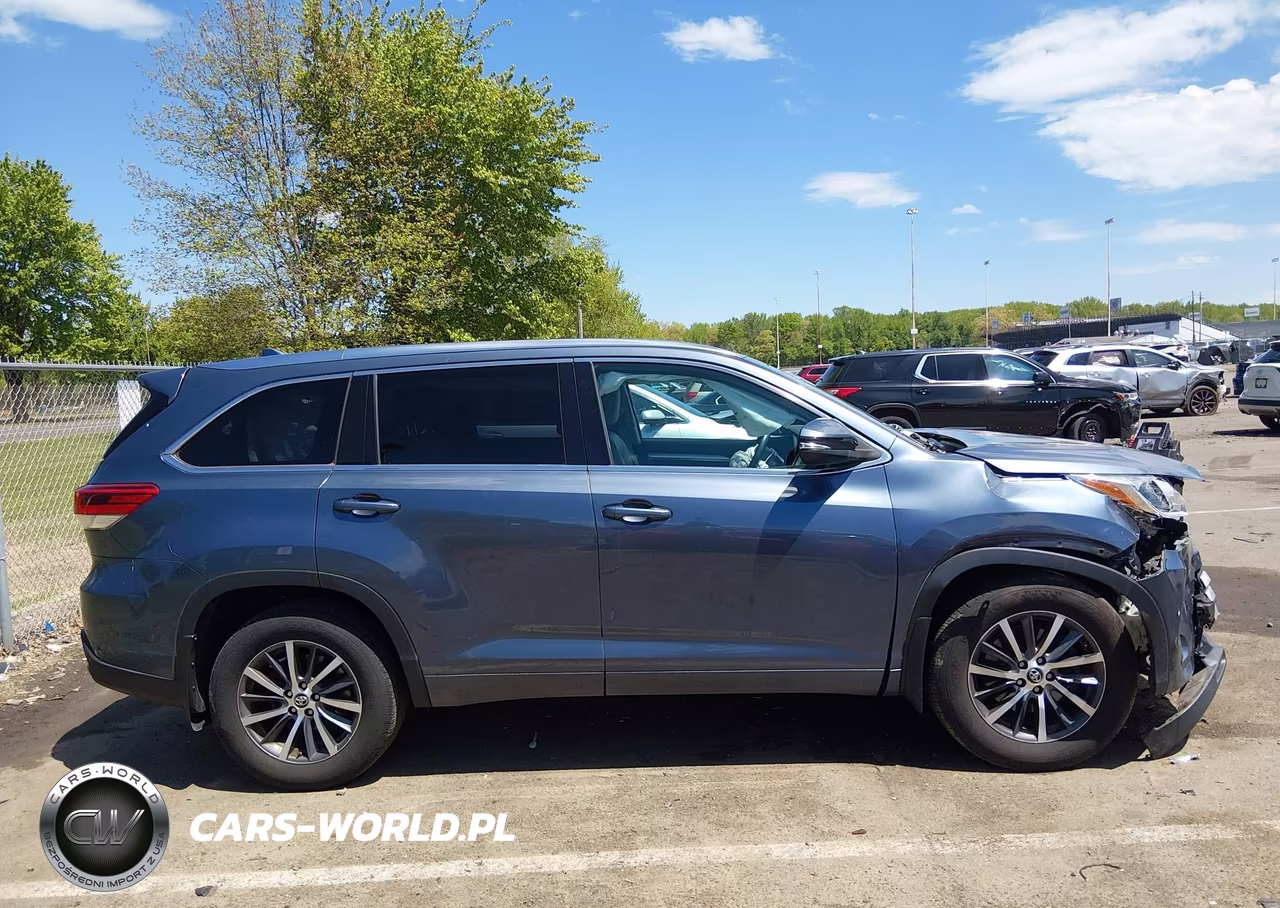 2018 Toyota Highlander Xle VIN:5TDJZRFH6JS804636 - 13