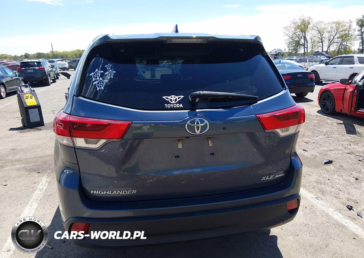 2018 Toyota Highlander Xle VIN:5TDJZRFH6JS804636 - 16