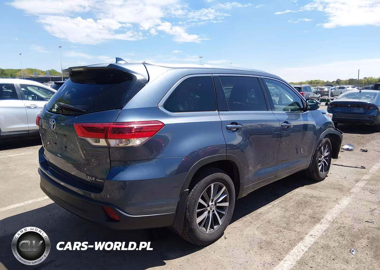 2018 Toyota Highlander Xle VIN:5TDJZRFH6JS804636 - 4