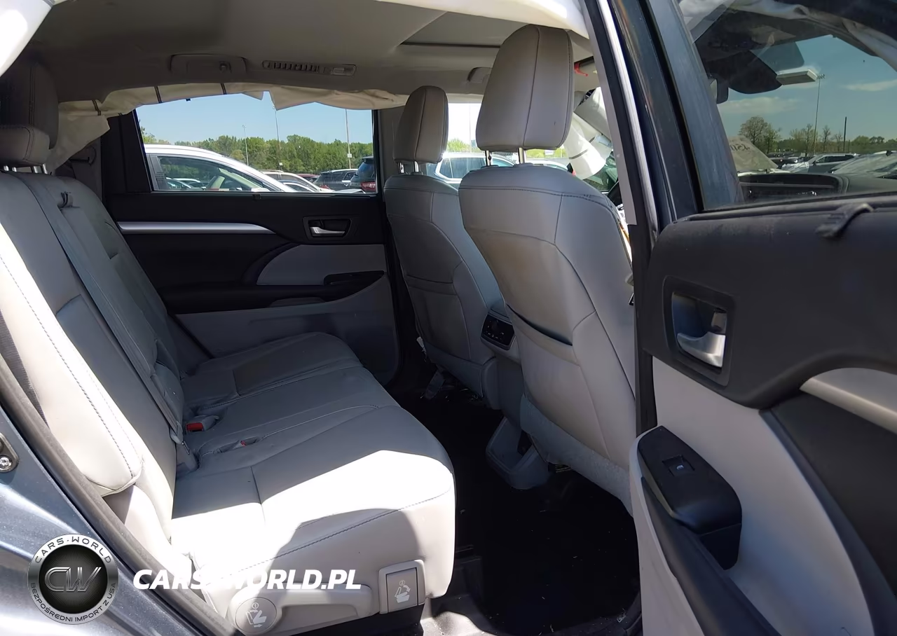 2018 Toyota Highlander Xle VIN:5TDJZRFH6JS804636 - 8