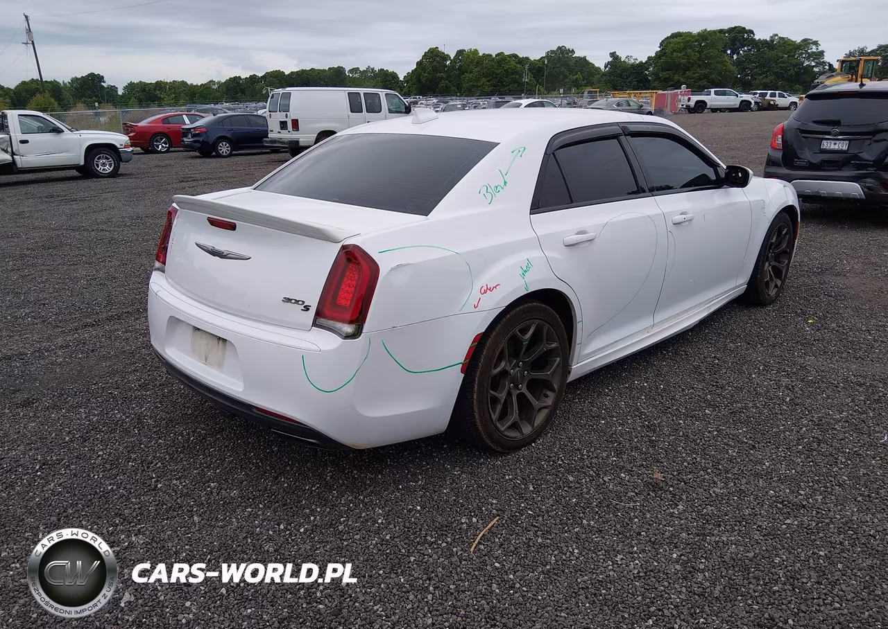 2017 Chrysler 300 300S Alloy Edition VIN:2C3CCABG0HH653380 - 4