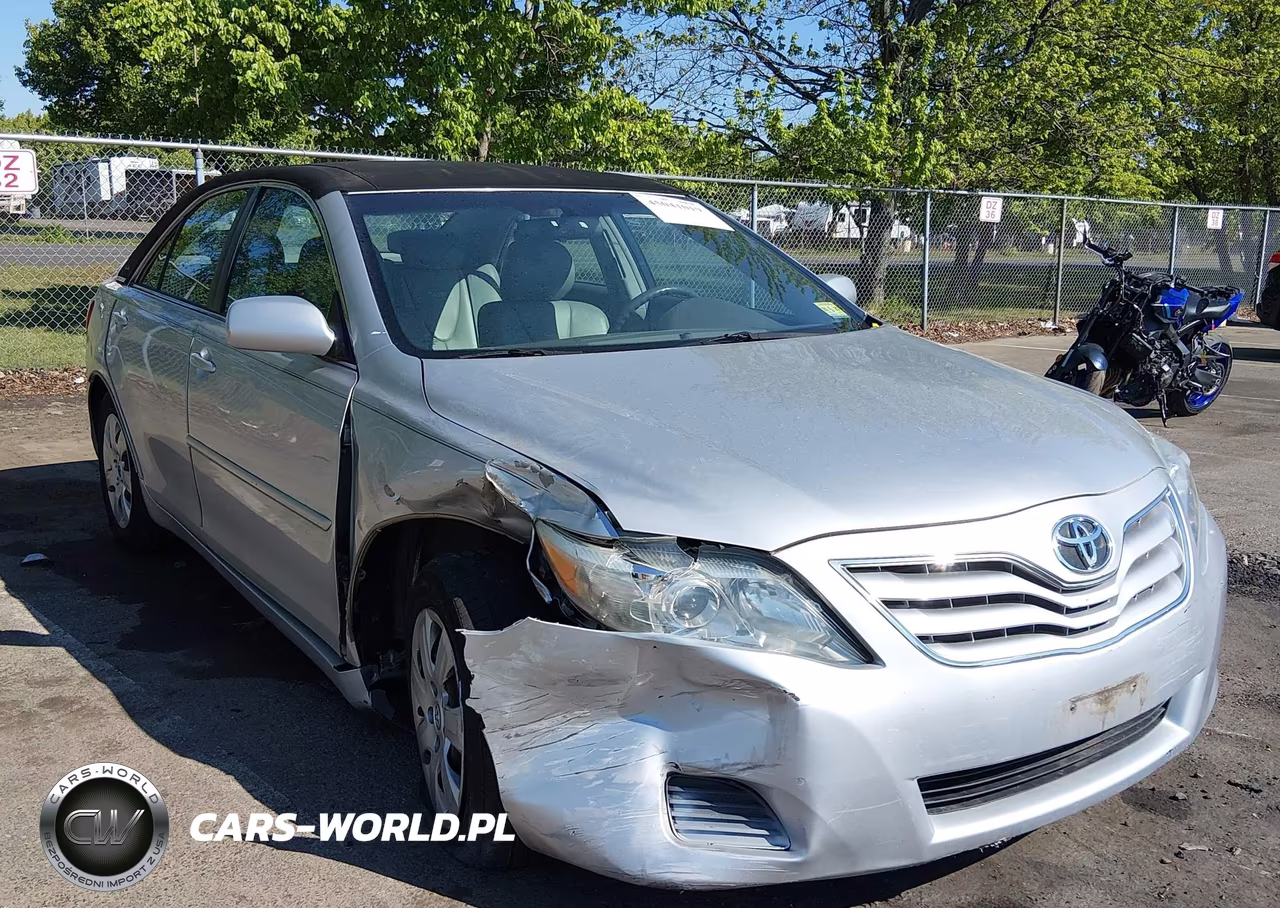 2010 Toyota Camry Le – zdjęcie 1 z 16