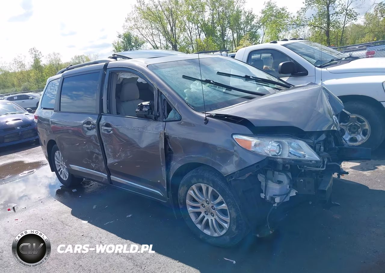 2012 Toyota Sienna Xle V6 8 Passenger