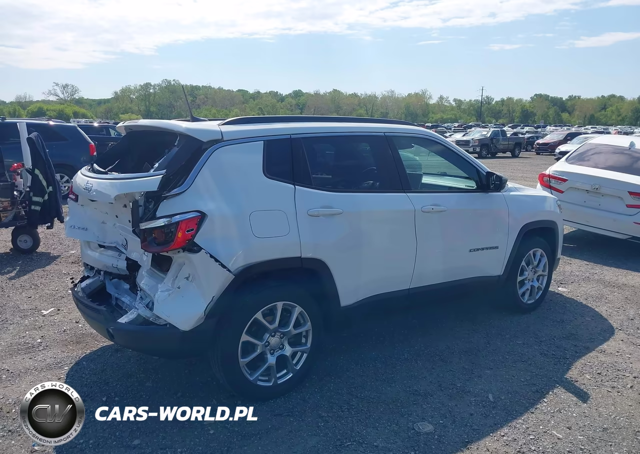 2023 Jeep Compass Latitude Lux Fwd VIN:3C4NJDFN1PT558370 - 4