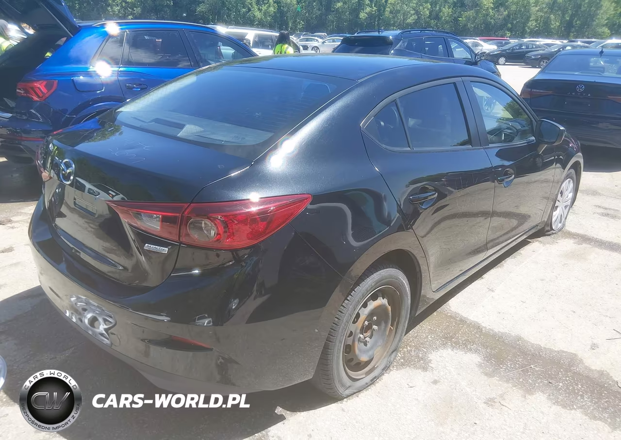 2018 Mazda Mazda3 Sport VIN:3MZBN1U79JM228551 - 4