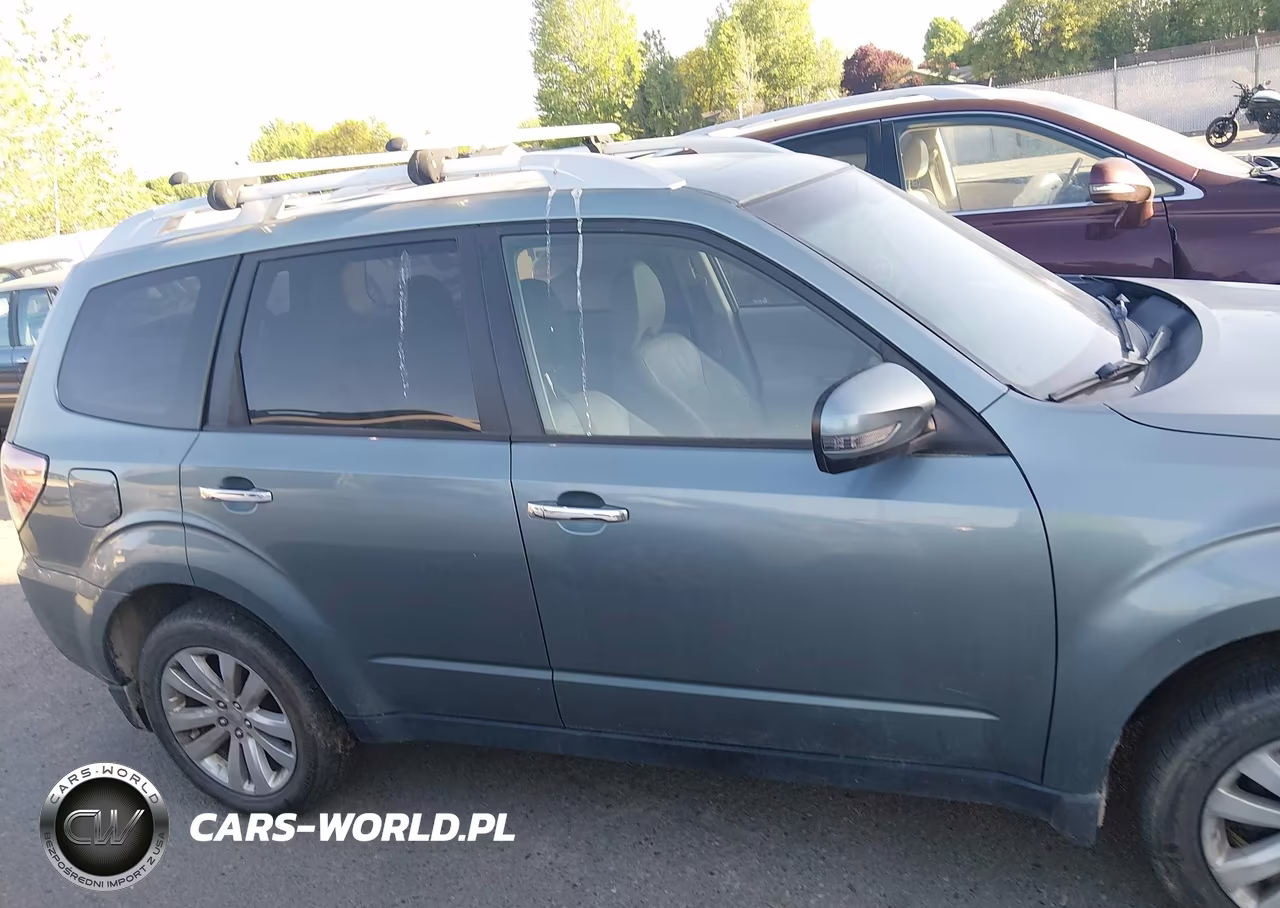 2011 Subaru Forester 2.5X Touring VIN:JF2SHAGC7BH725141 - 6
