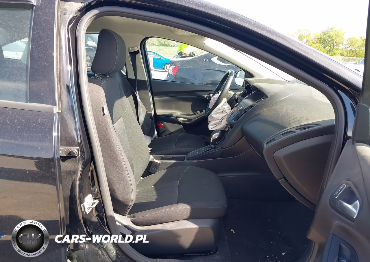2018 Ford Focus Se VIN:1FADP3F27JL278357 - 5