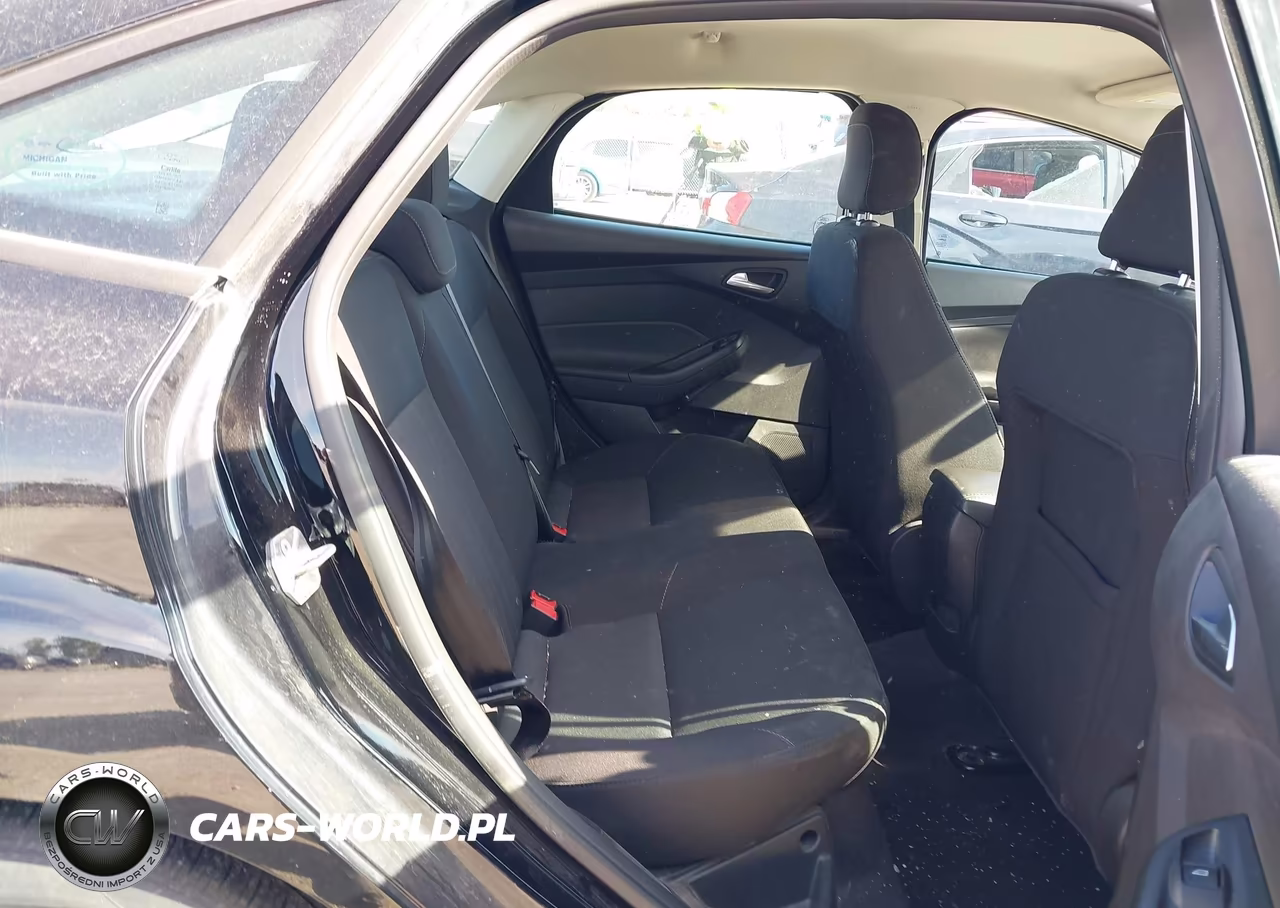 2018 Ford Focus Se VIN:1FADP3F27JL278357 - 8