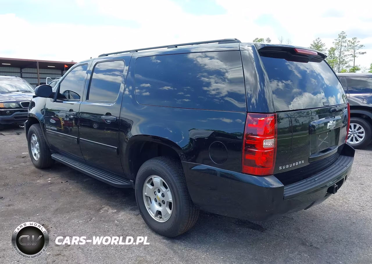 2010 Chevrolet Suburban 1500 Ls VIN:1GNUKHE33AR204048 - 3