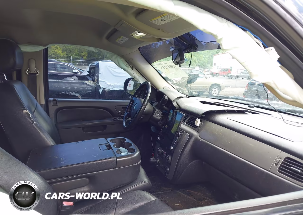 2010 Chevrolet Suburban 1500 Ls VIN:1GNUKHE33AR204048 - 5