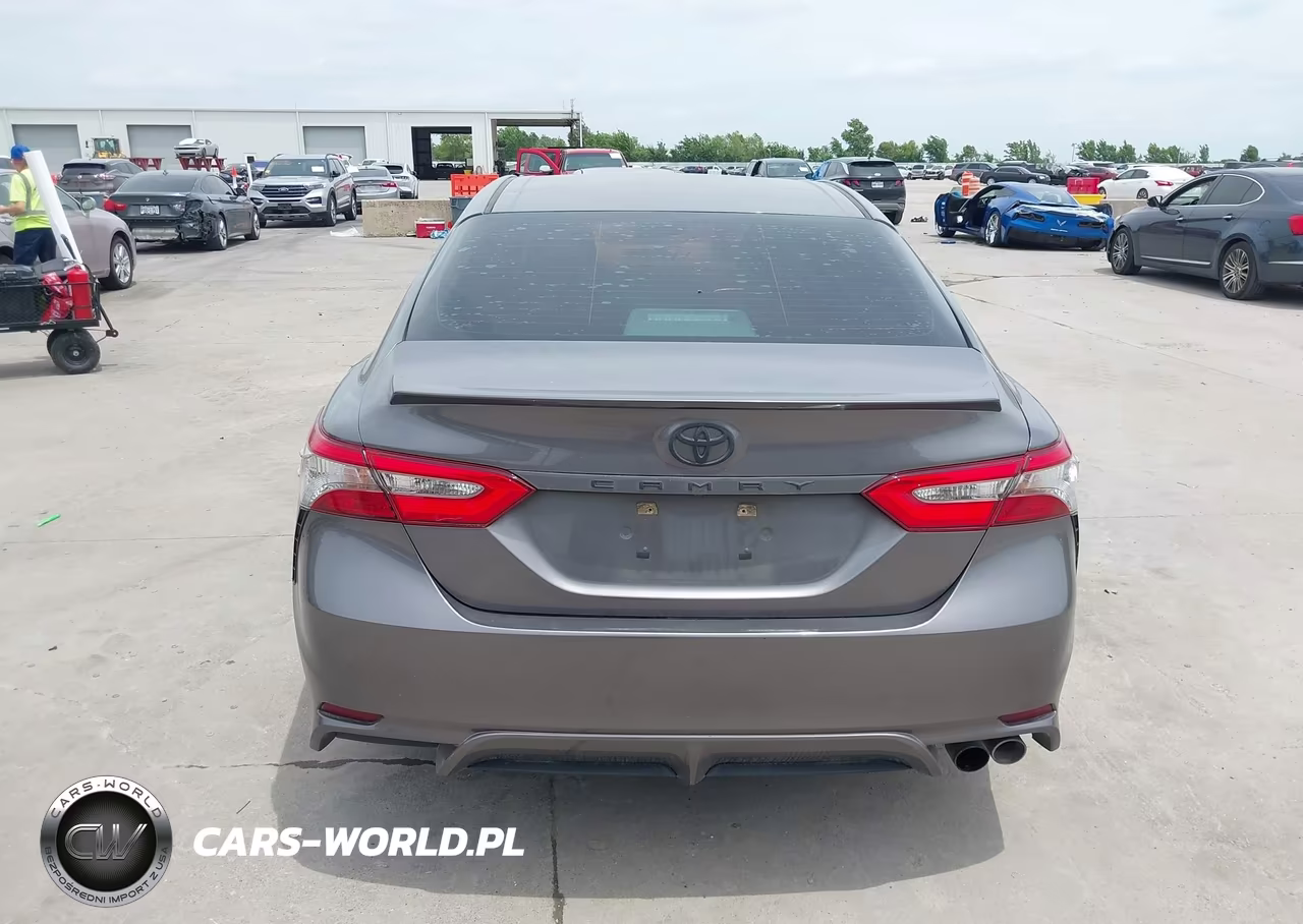 2018 Toyota Camry Se VIN:4T1B11HKXJU584477 - 16