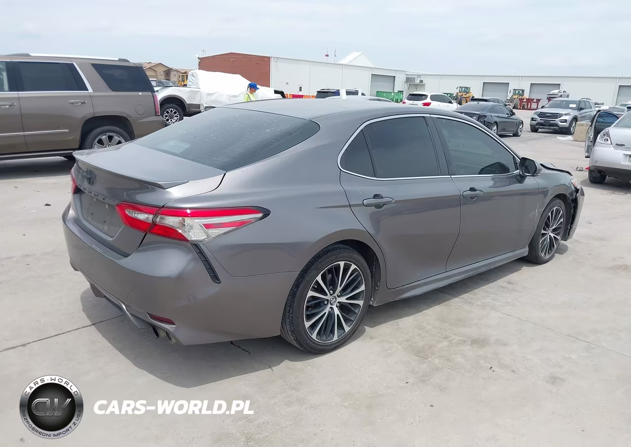 2018 Toyota Camry Se VIN:4T1B11HKXJU584477 - 4