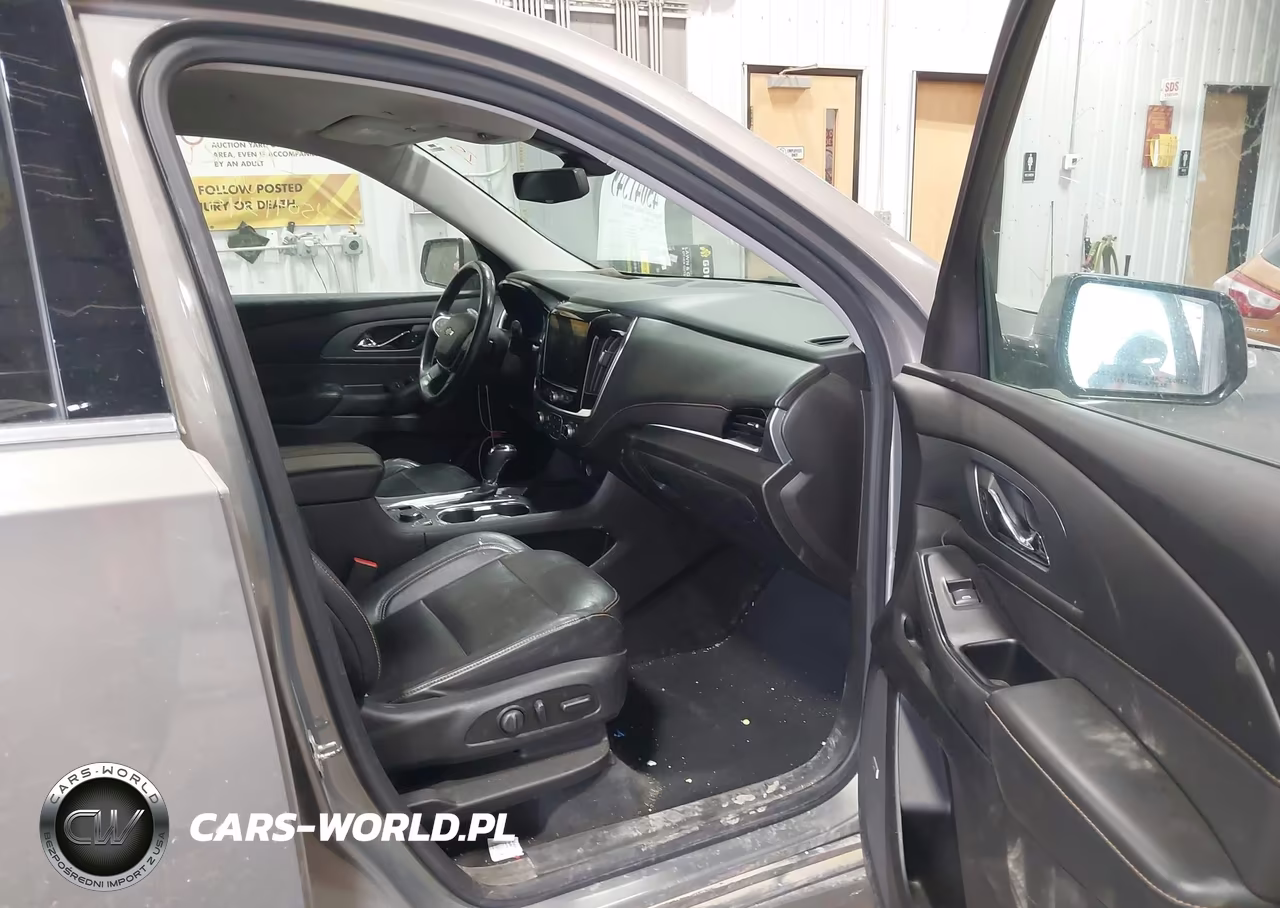 2018 Chevrolet Traverse Premier VIN:1GNEVJKW4JJ128582 - 5