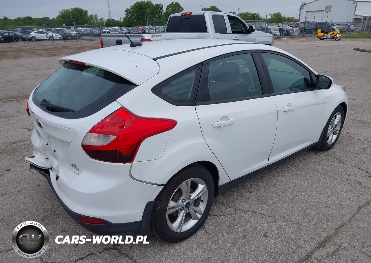 2014 Ford Focus Se VIN:1FADP3K24EL361949 - 4