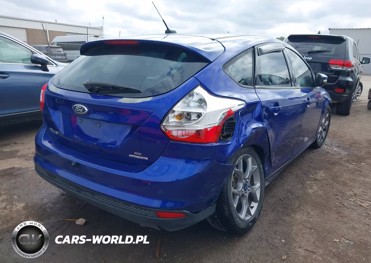 2014 Ford Focus Se VIN:1FADP3K24EL276092 - 4