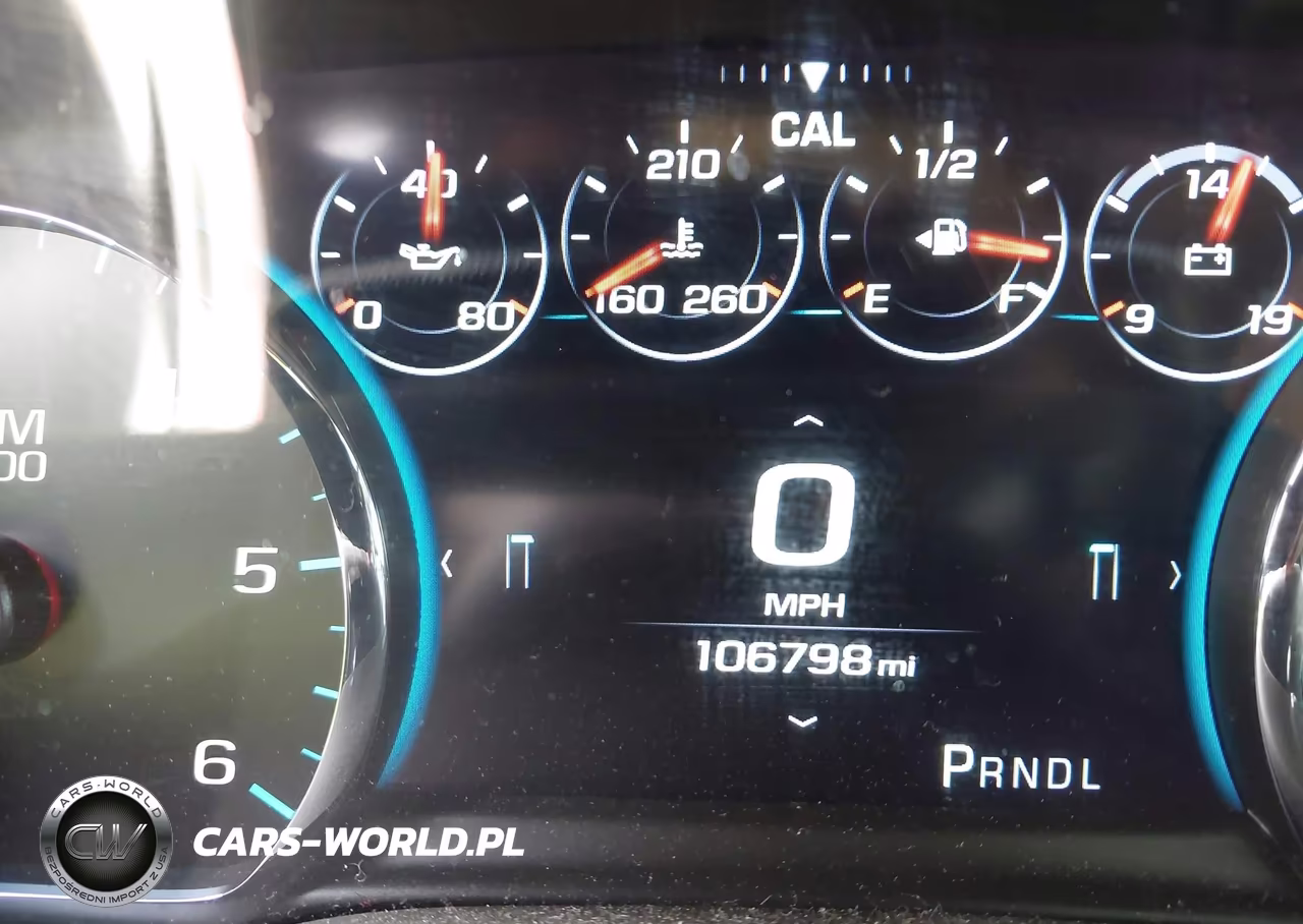2018 Chevrolet Suburban Premier VIN:1GNSKJKC7JR146187 - 16