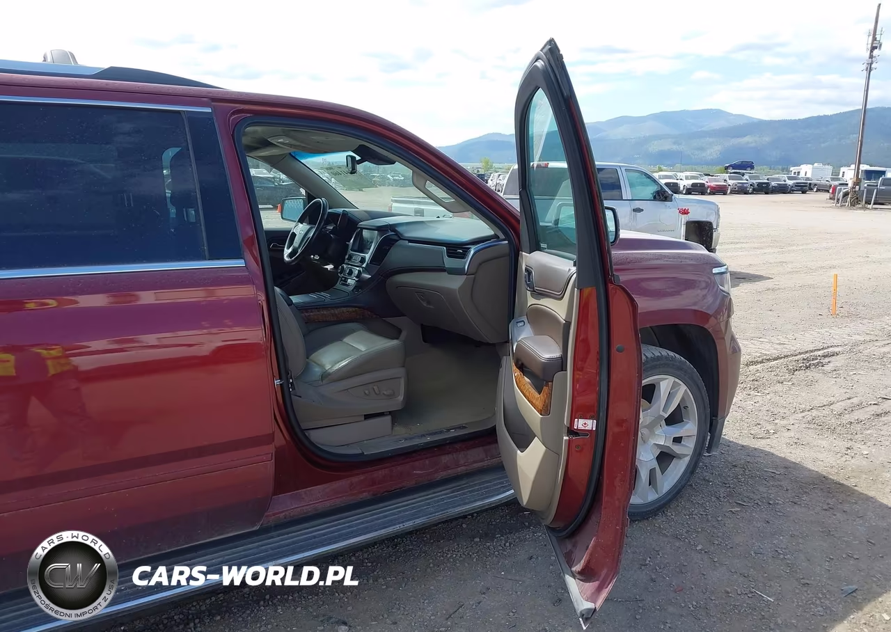 2018 Chevrolet Suburban Premier VIN:1GNSKJKC7JR146187 - 5