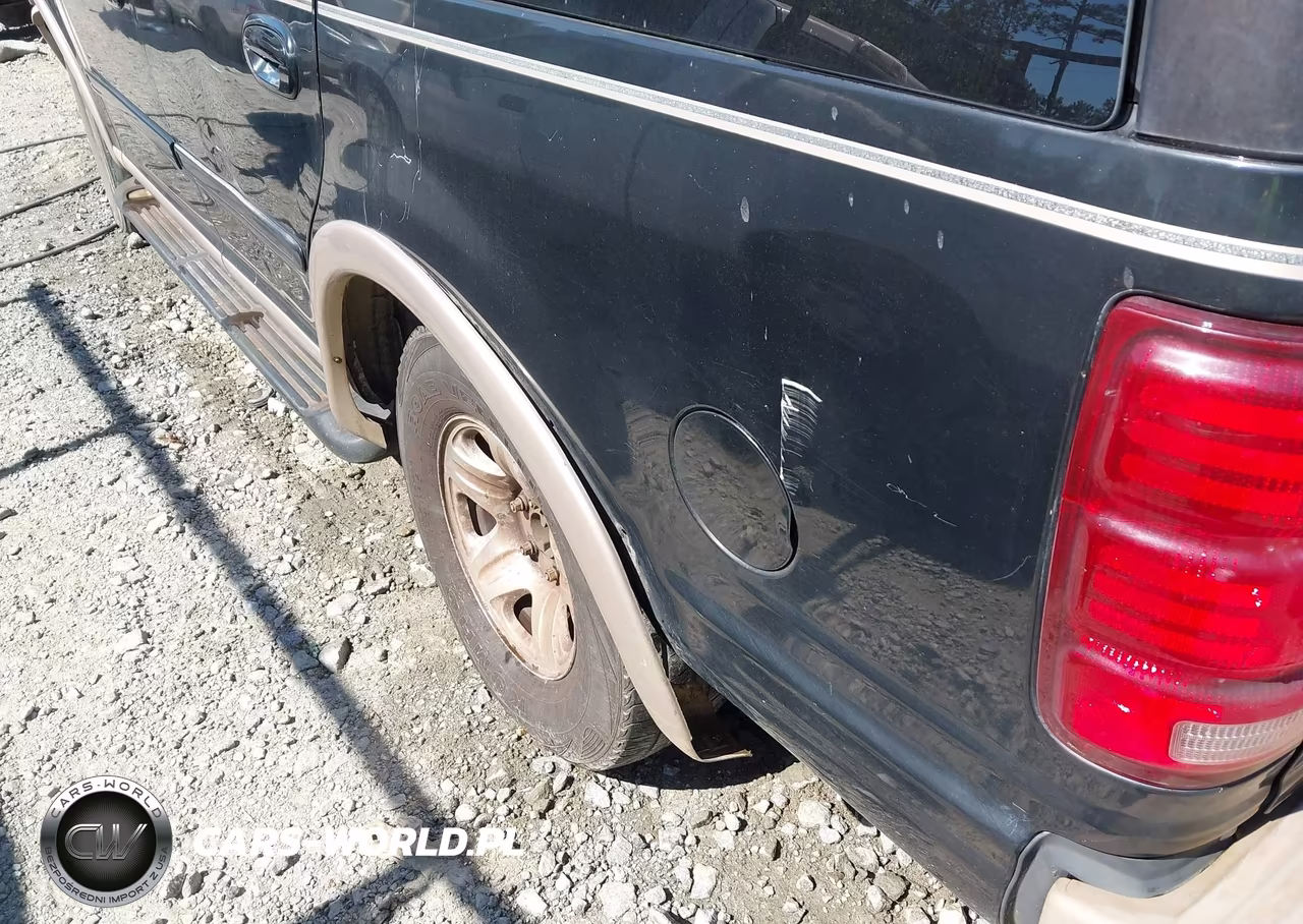 1998 Ford Expedition Eddie Bauer-Xlt VIN:1FMEU17L8WLA00248 - 11