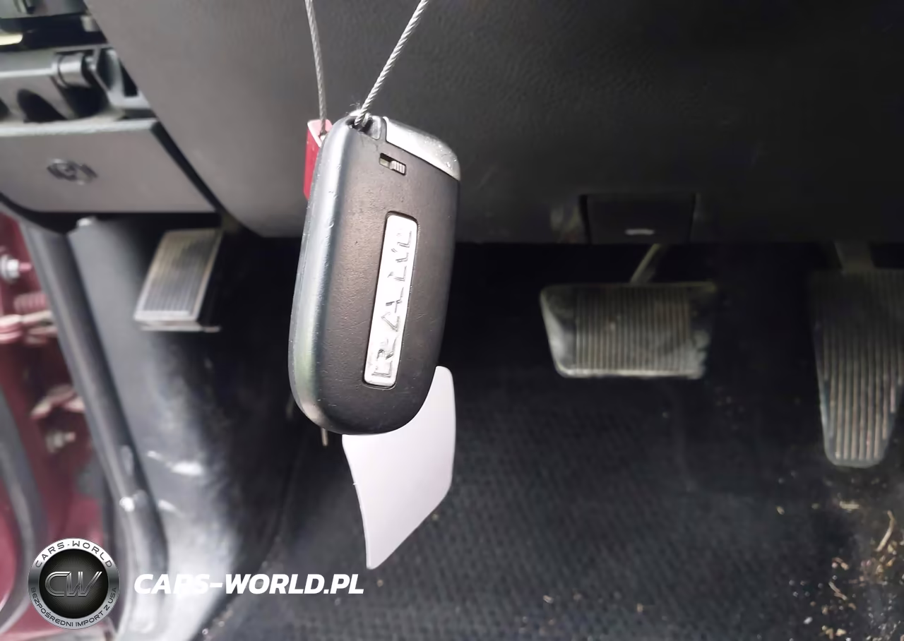 2015 Ram 1500 Laramie VIN:1C6RR7NT7FS777059 - 11