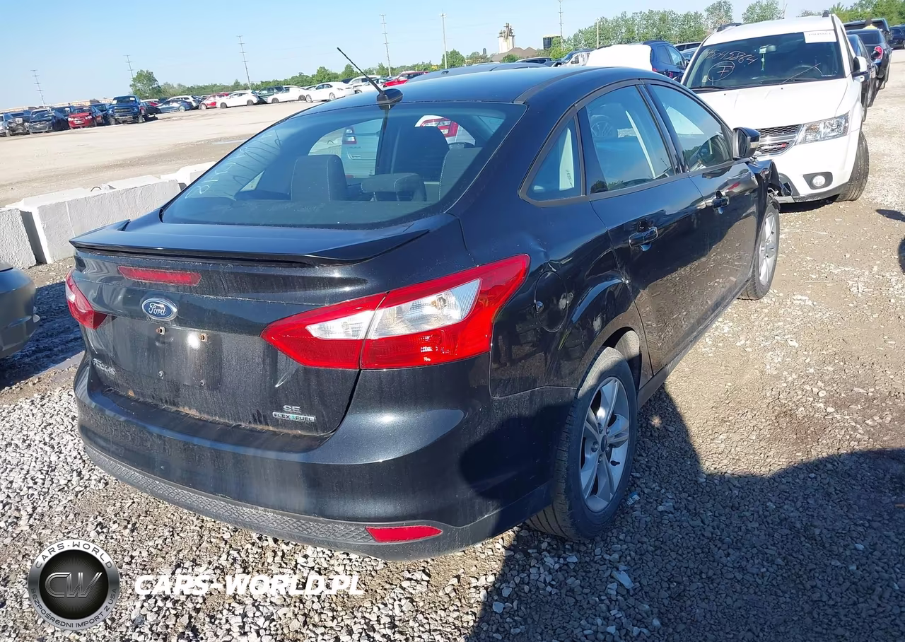 2012 Ford Focus Se VIN:1FAHP3F29CL464048 - 4