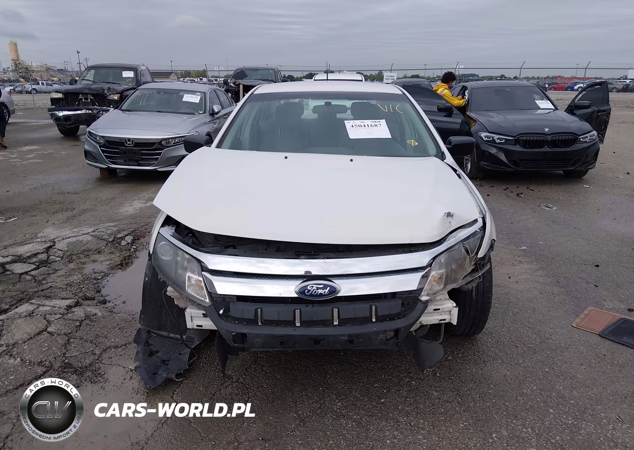 2011 Ford Fusion S VIN:3FAHP0GA6BR226694 - 13