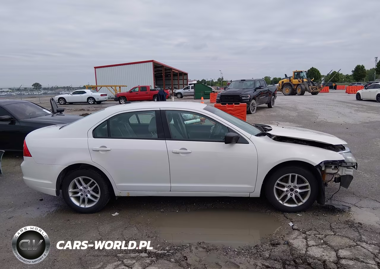 2011 Ford Fusion S VIN:3FAHP0GA6BR226694 - 14