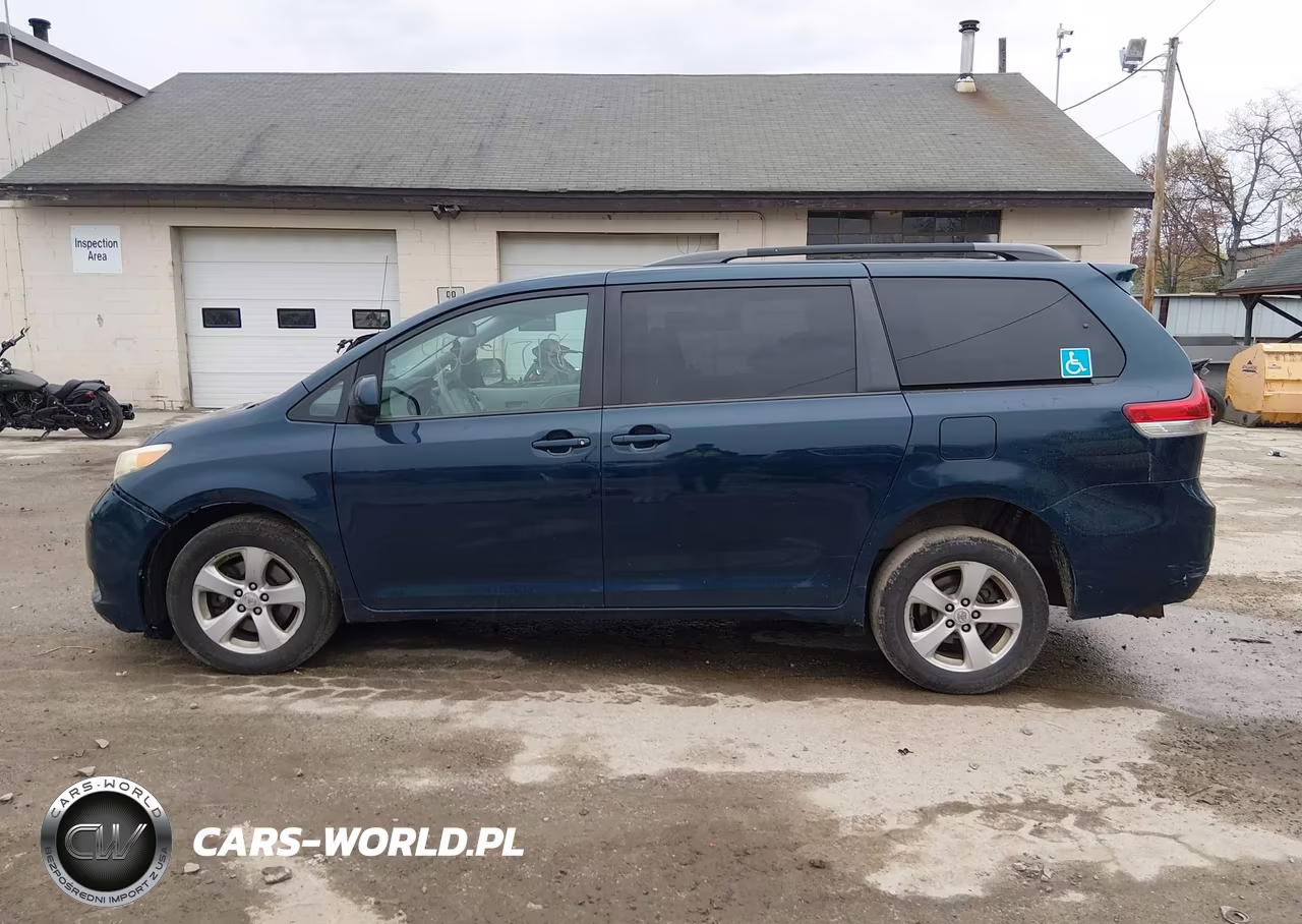 2011 Toyota Sienna Le V6 VIN:5TDKK3DC5BS088973 - 14