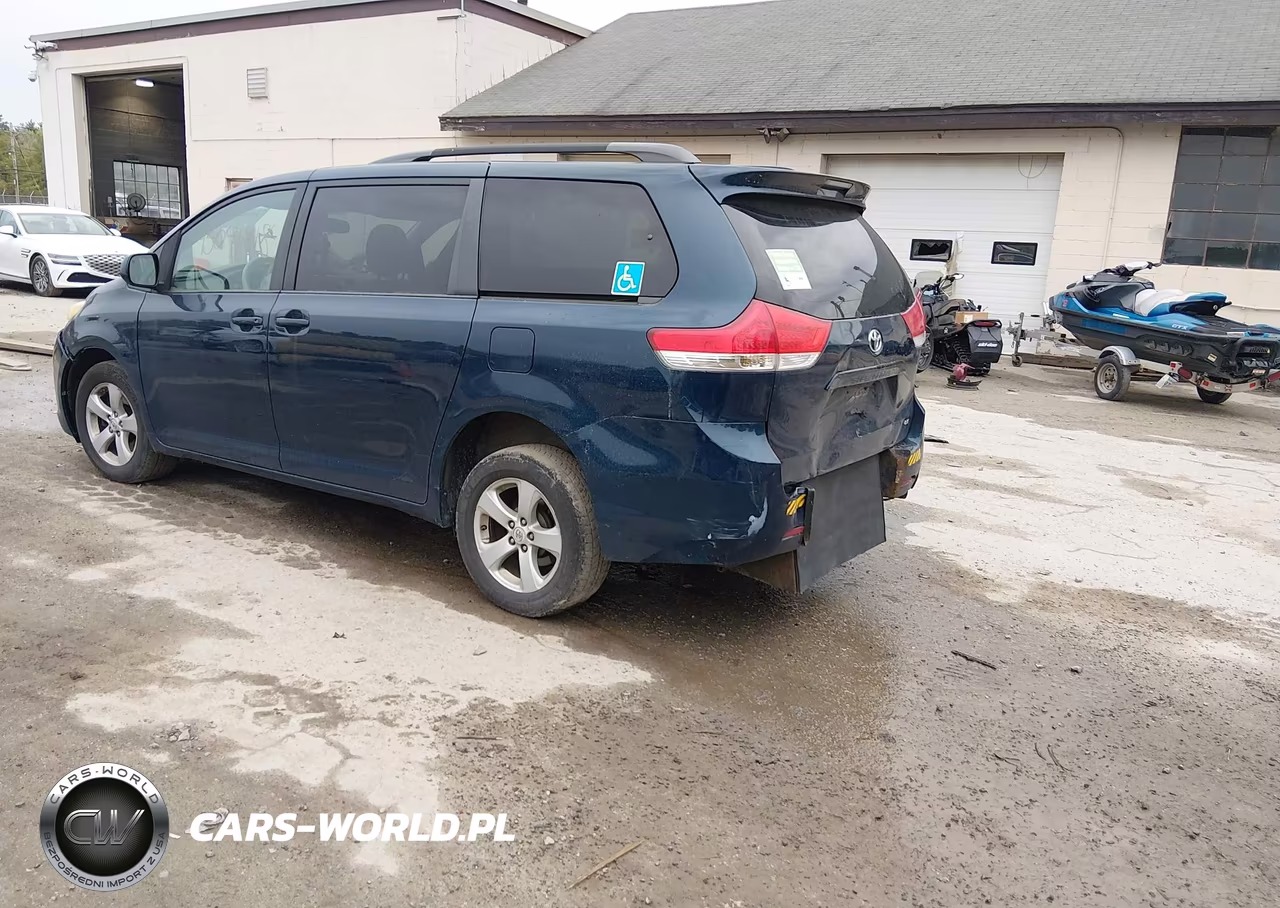 2011 Toyota Sienna Le V6 VIN:5TDKK3DC5BS088973 - 3