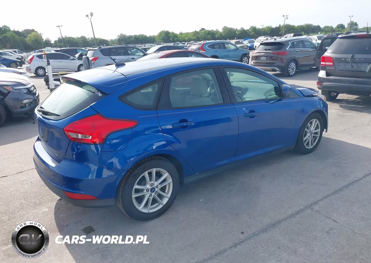 2018 Ford Focus Se VIN:1FADP3K23JL238718 - 4