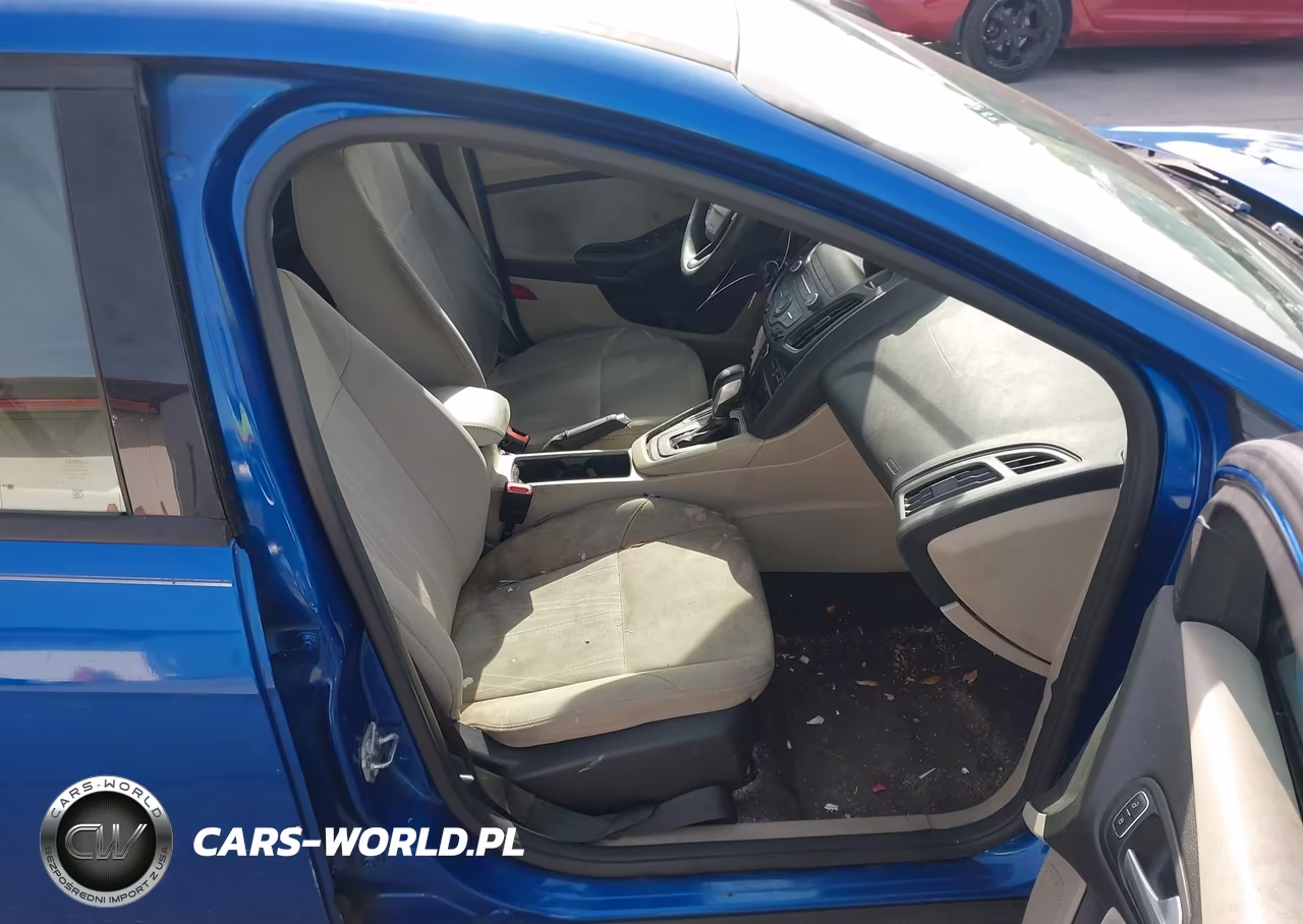 2018 Ford Focus Se VIN:1FADP3K23JL238718 - 5