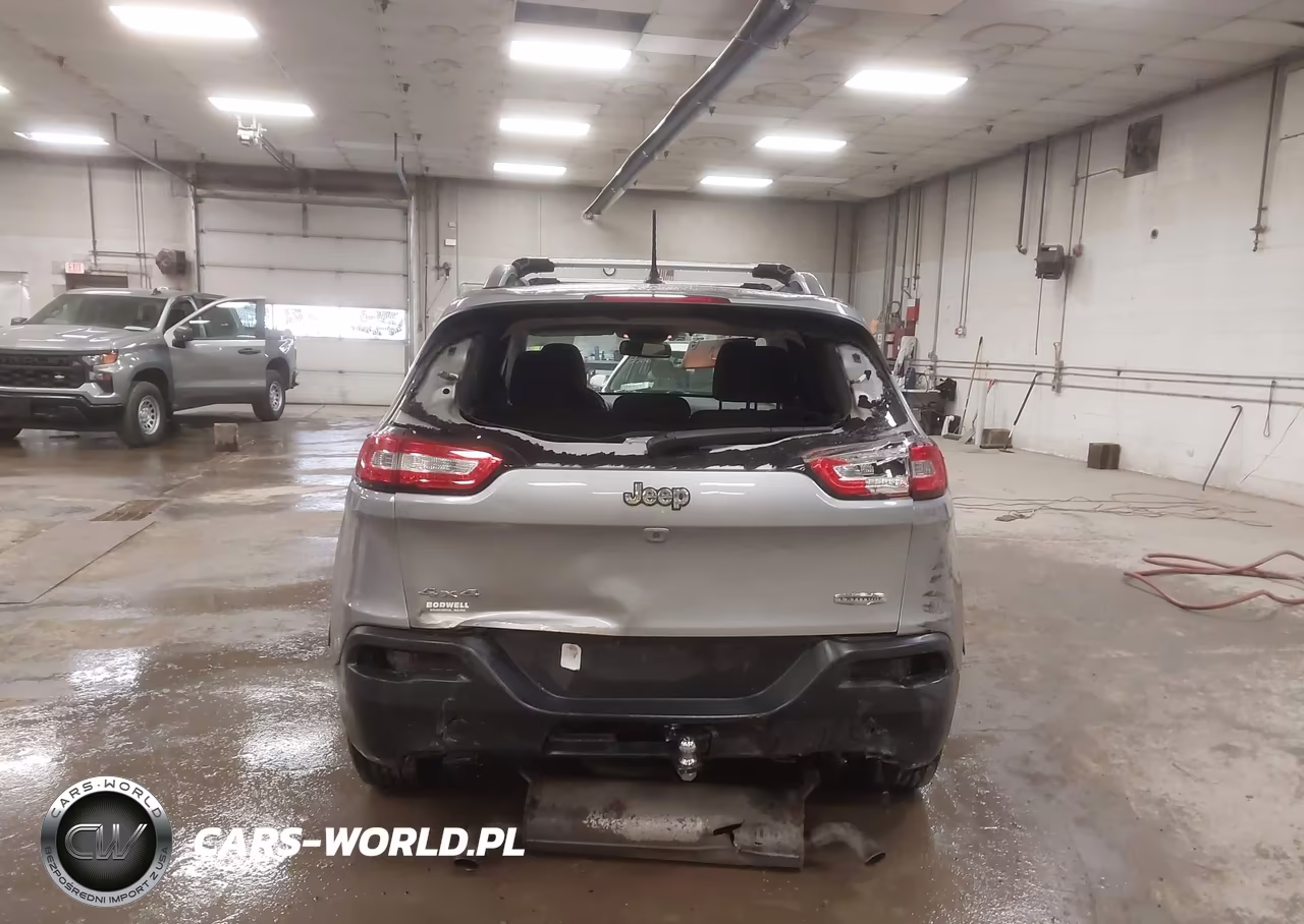 2015 Jeep Cherokee Latitude VIN:1C4PJMCSXFW660066 - 16