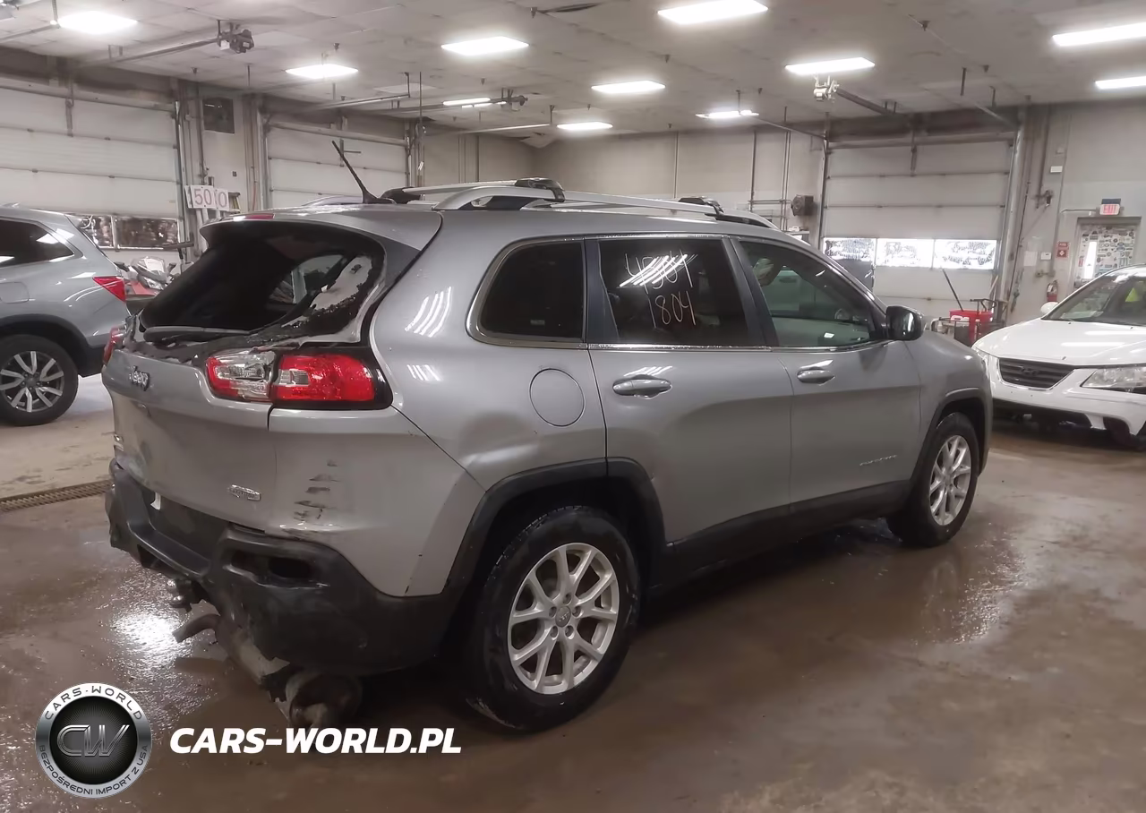 2015 Jeep Cherokee Latitude VIN:1C4PJMCSXFW660066 - 4