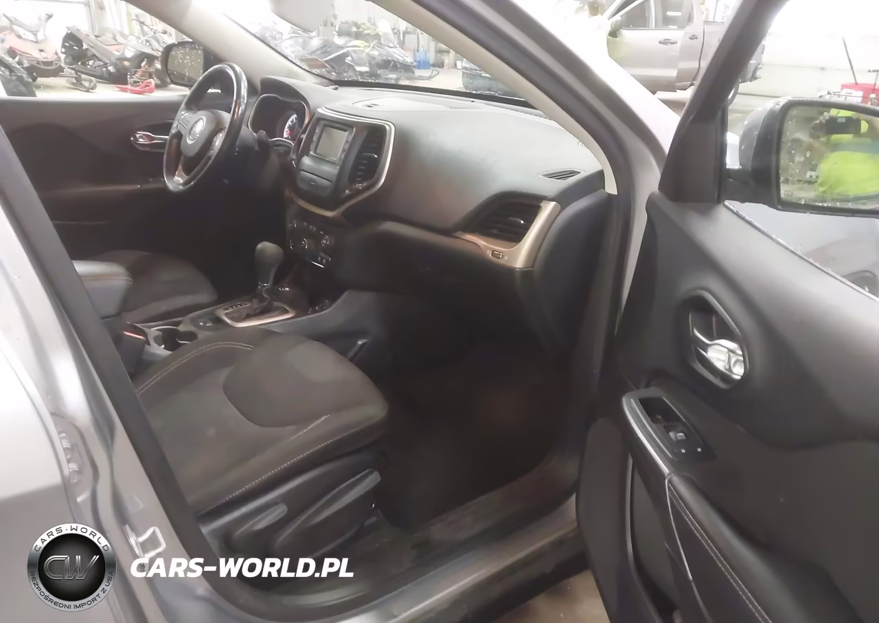 2015 Jeep Cherokee Latitude VIN:1C4PJMCSXFW660066 - 5