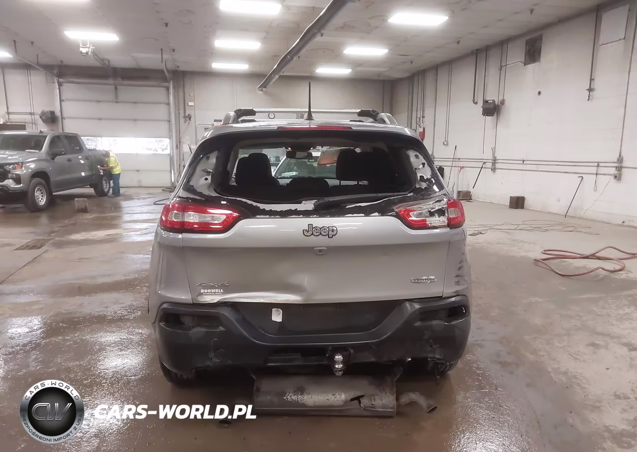 2015 Jeep Cherokee Latitude VIN:1C4PJMCSXFW660066 - 6