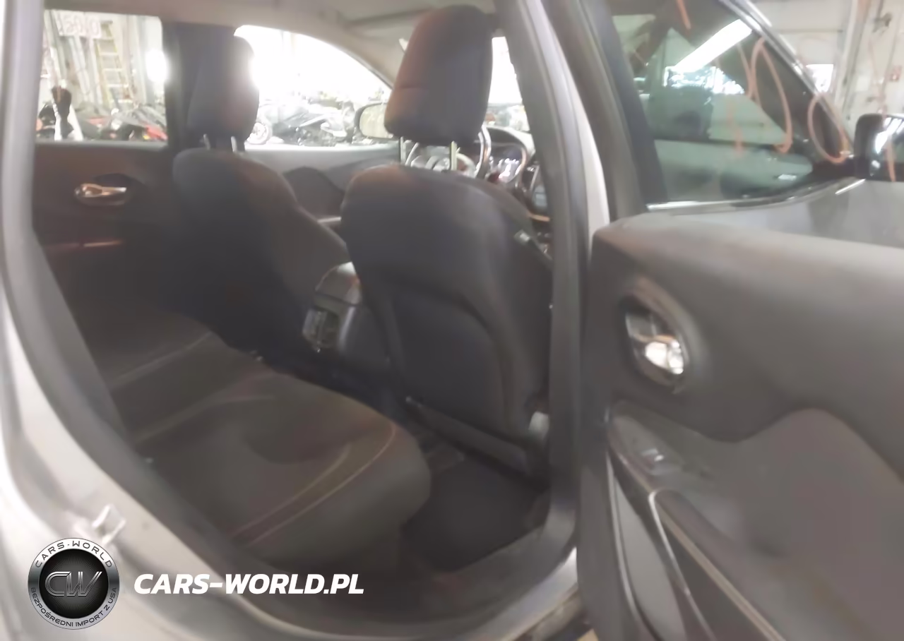 2015 Jeep Cherokee Latitude VIN:1C4PJMCSXFW660066 - 8