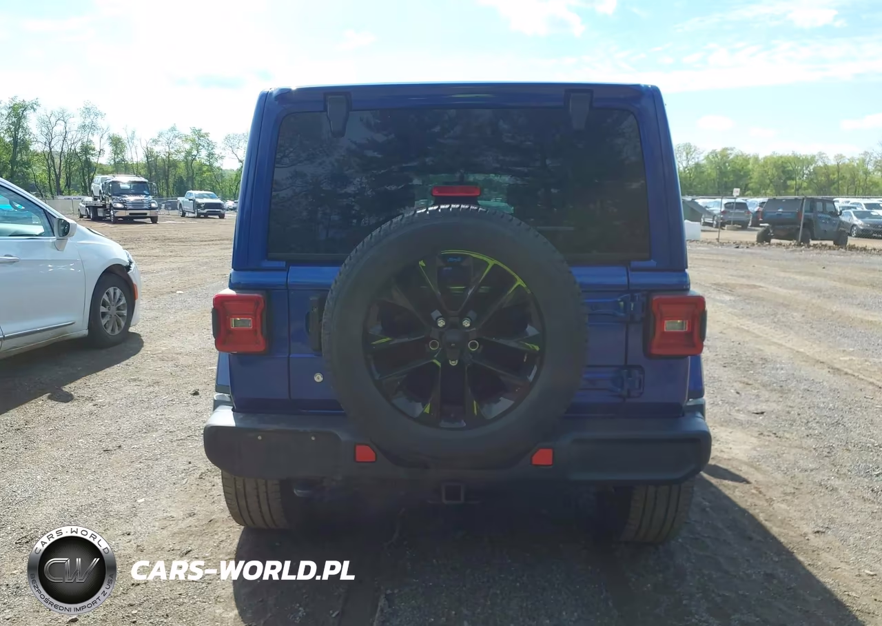 2018 Jeep Wrangler Unlimited Sahara 4X4 VIN:1C4HJXEG0JW253381 - 17