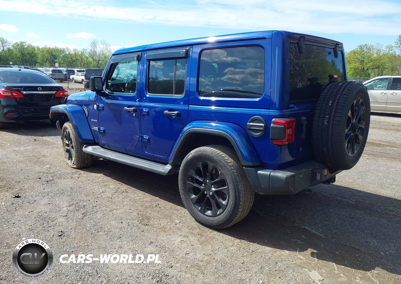 2018 Jeep Wrangler Unlimited Sahara 4X4 VIN:1C4HJXEG0JW253381 - 3