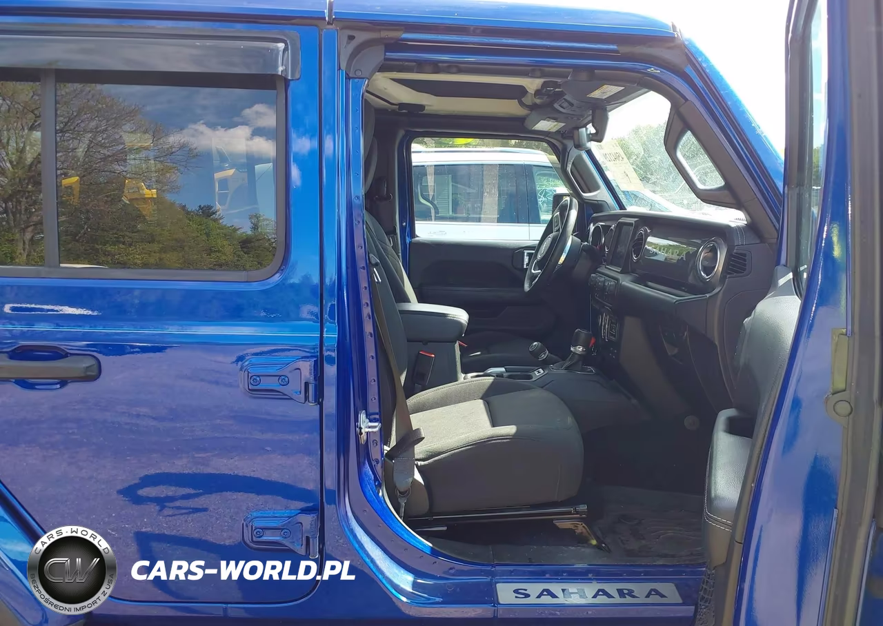 2018 Jeep Wrangler Unlimited Sahara 4X4 VIN:1C4HJXEG0JW253381 - 5