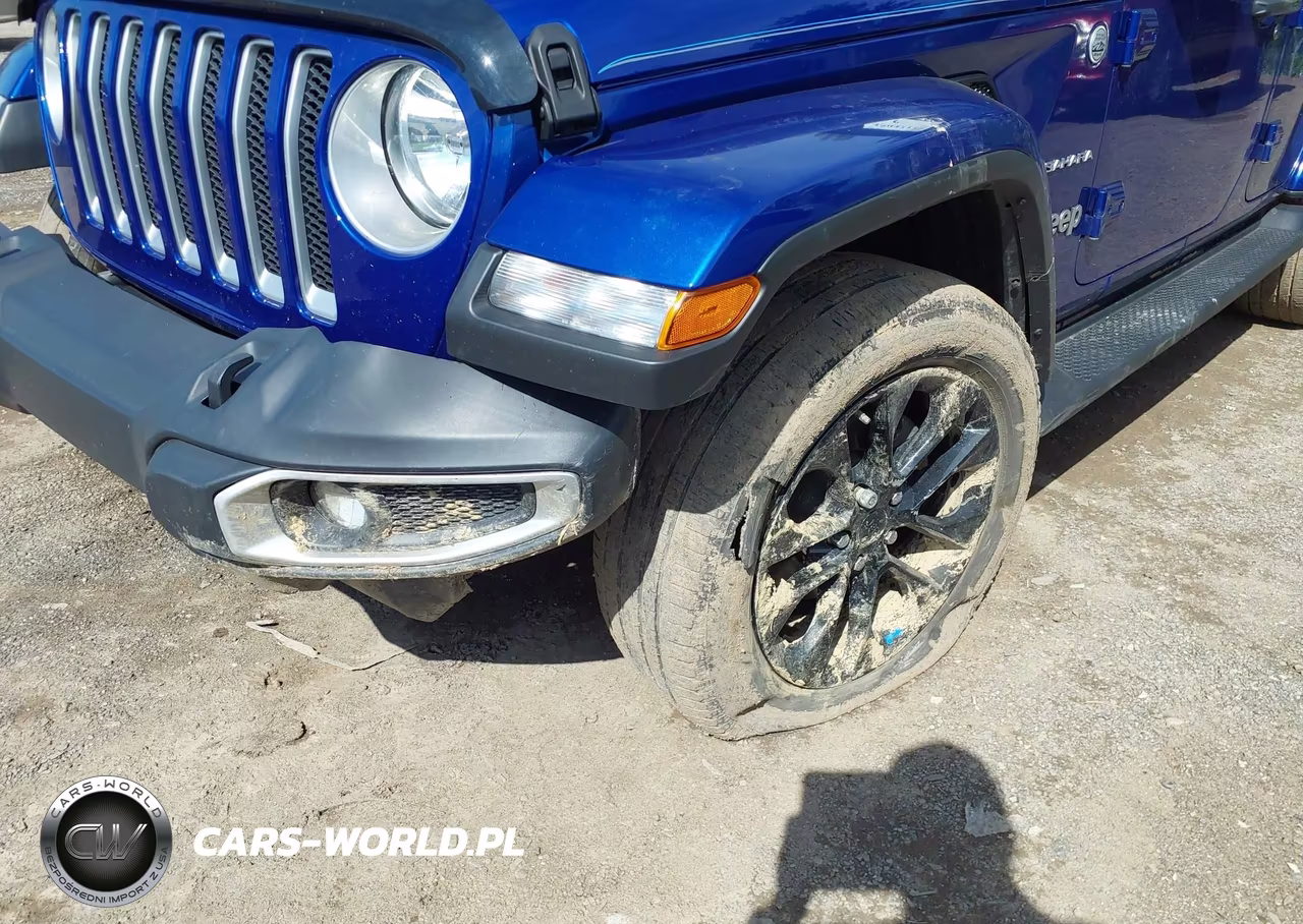 2018 Jeep Wrangler Unlimited Sahara 4X4 VIN:1C4HJXEG0JW253381 - 6