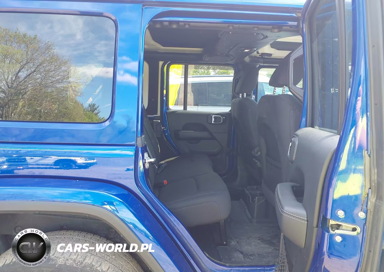 2018 Jeep Wrangler Unlimited Sahara 4X4 VIN:1C4HJXEG0JW253381 - 8