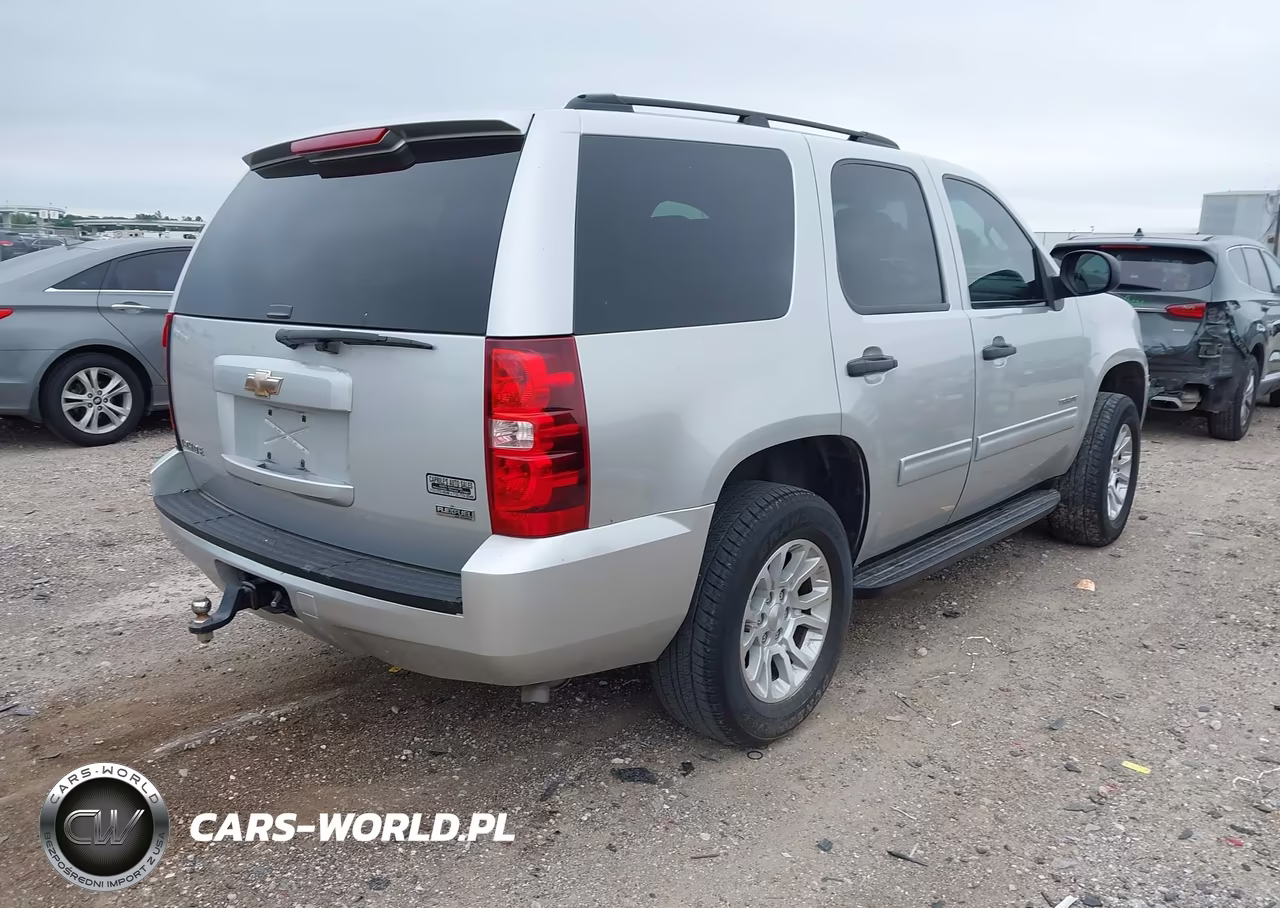 2010 Chevrolet Tahoe Ls VIN:1GNMCAE38AR184660 - 4