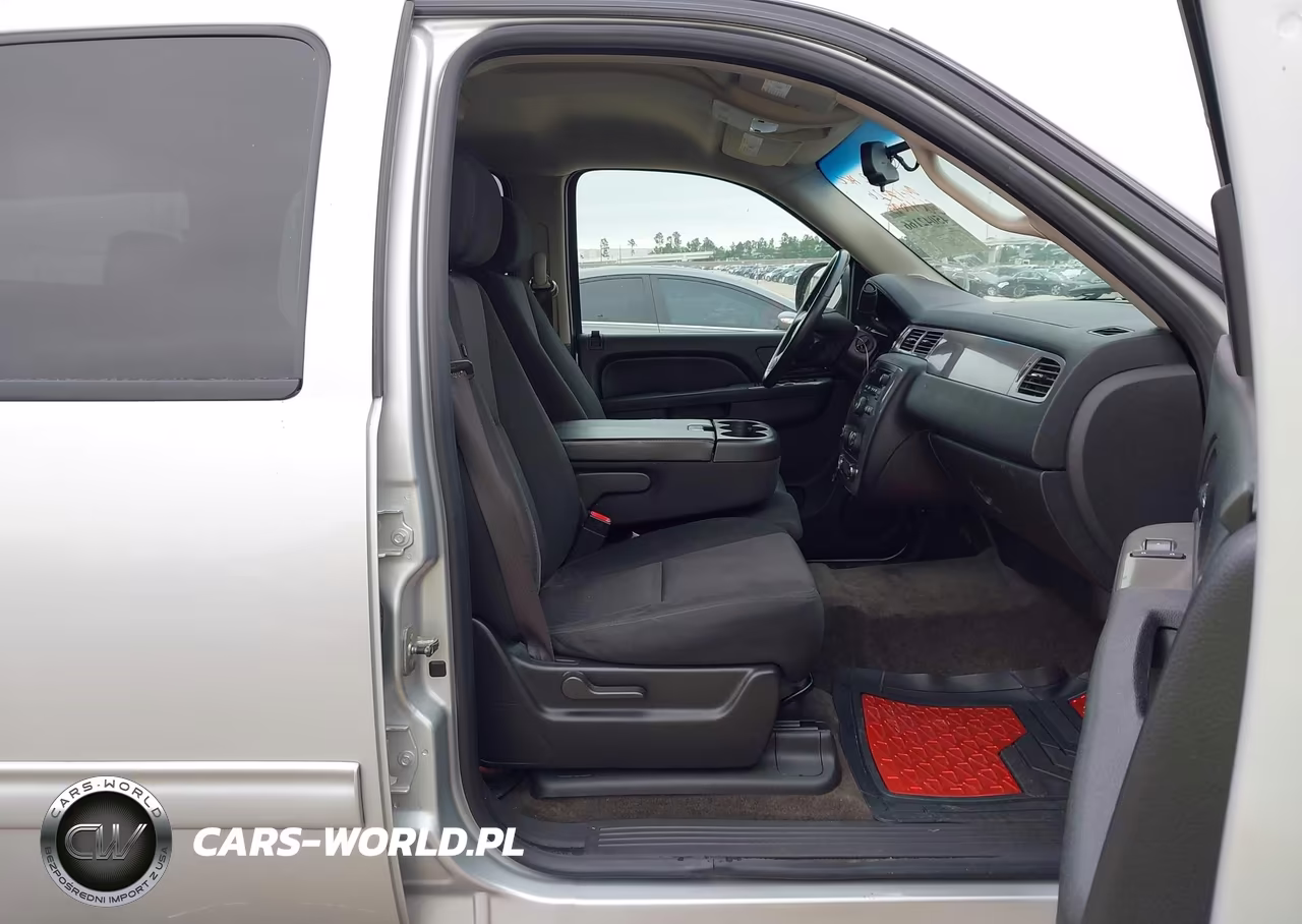 2010 Chevrolet Tahoe Ls VIN:1GNMCAE38AR184660 - 5