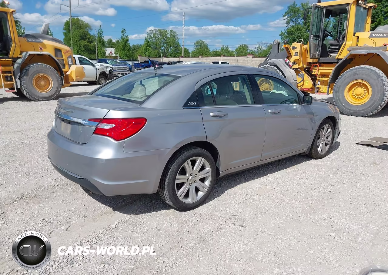2014 Chrysler 200 Touring VIN:1C3CCBBB4EN171590 - 4