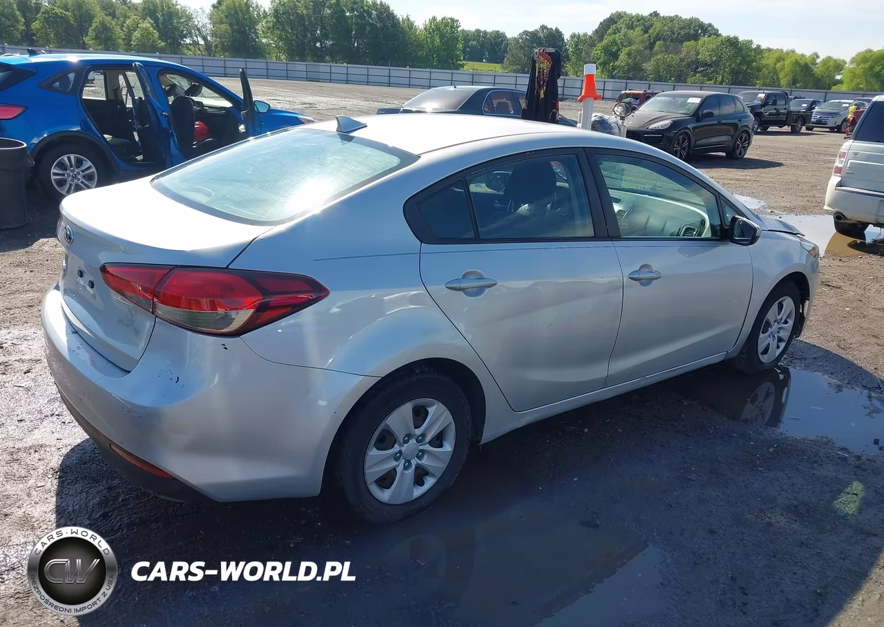 2017 Kia Forte Lx VIN:3KPFK4A79HE143605 - 4