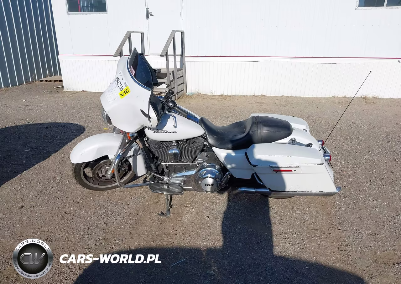 2011 Harley-Davidson Flhx VIN:1HD1KBM11BB666934 - 12