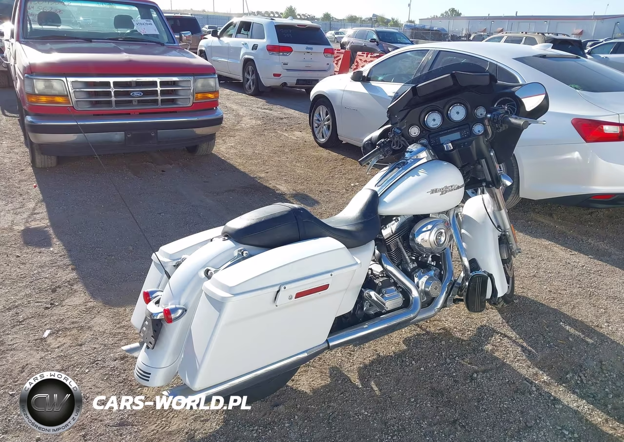 2011 Harley-Davidson Flhx VIN:1HD1KBM11BB666934 - 4