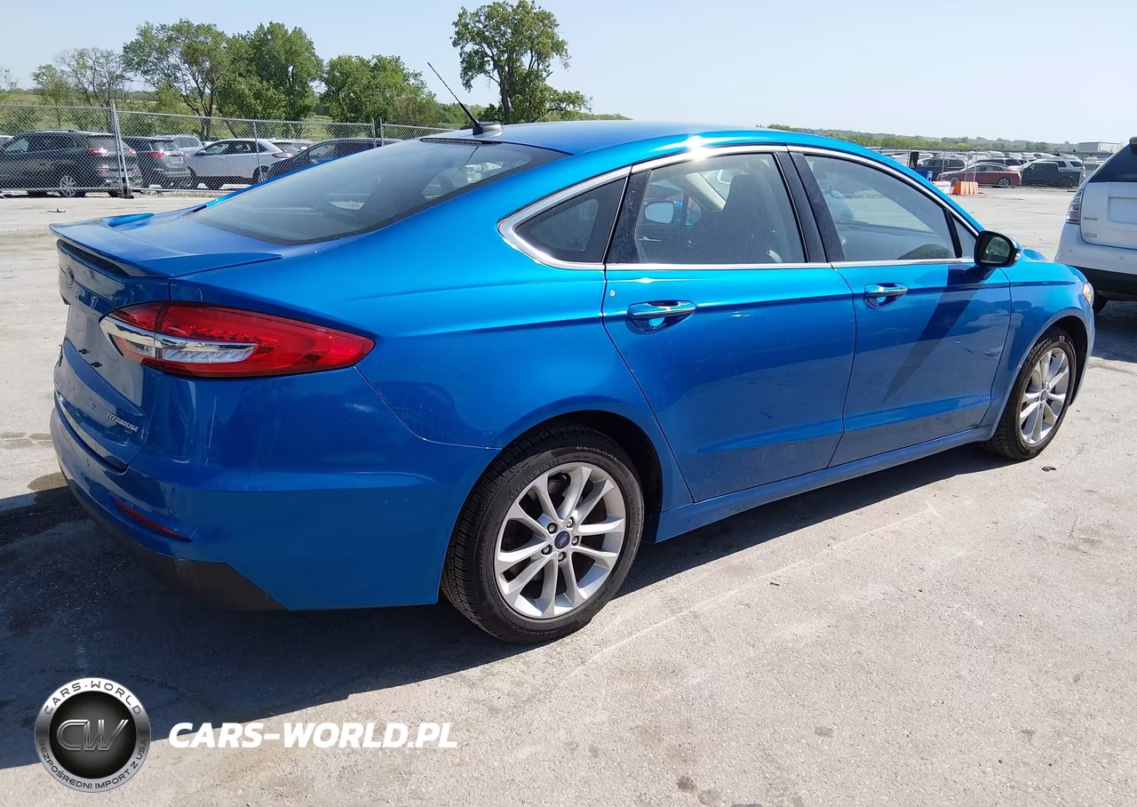 2019 Ford Fusion Energi Titanium VIN:3FA6P0SU5KR137613 - 4