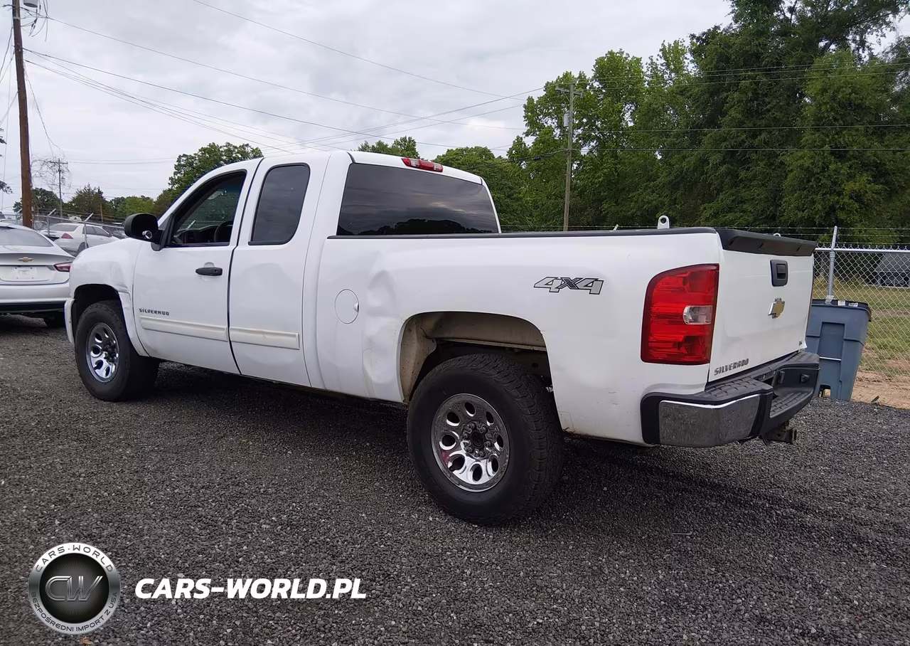 2011 Chevrolet Silverado 1500 Ls VIN:1GCRKREA9BZ161307 - 3